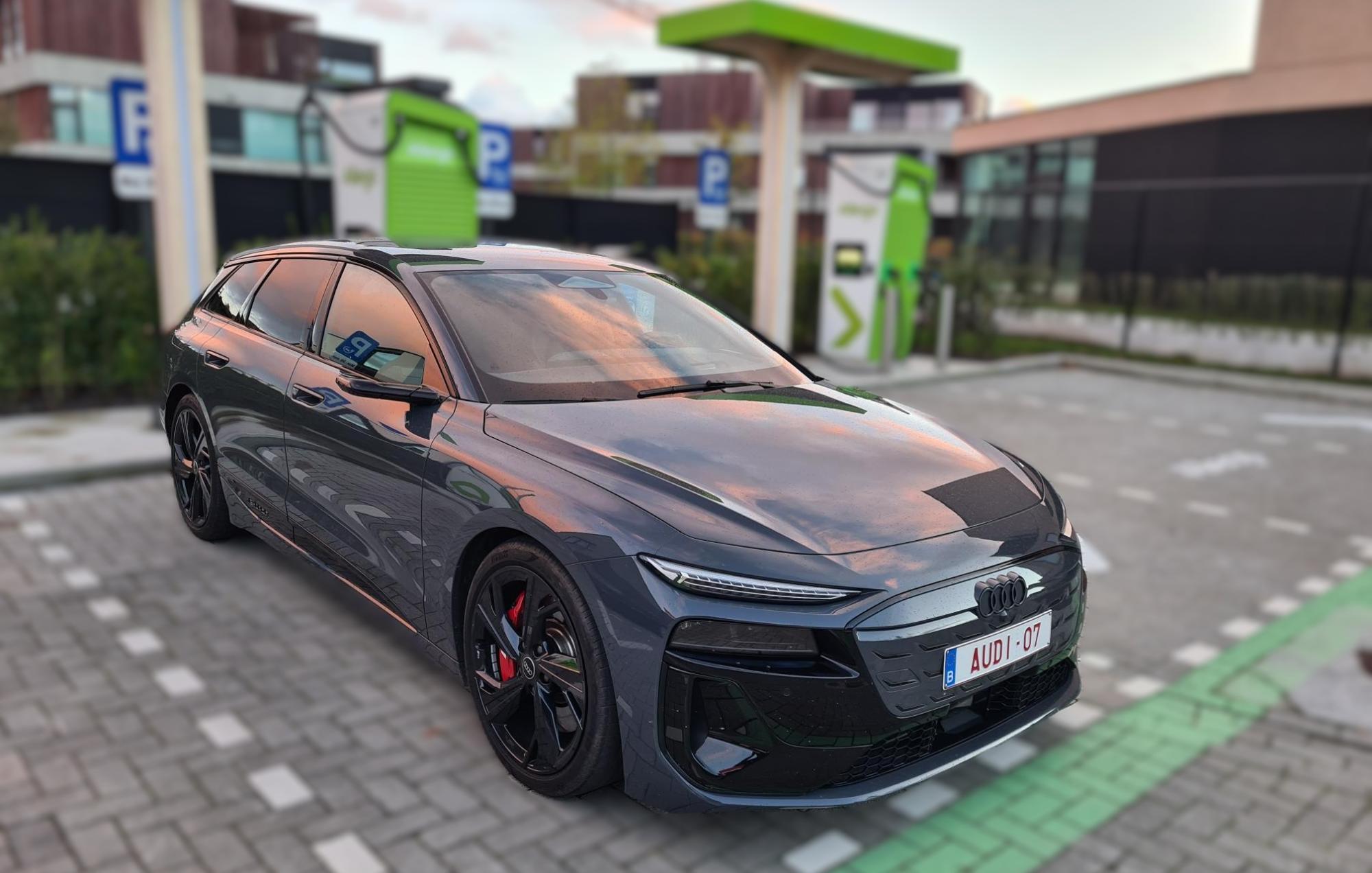Audi S6 Avant e-tron laden