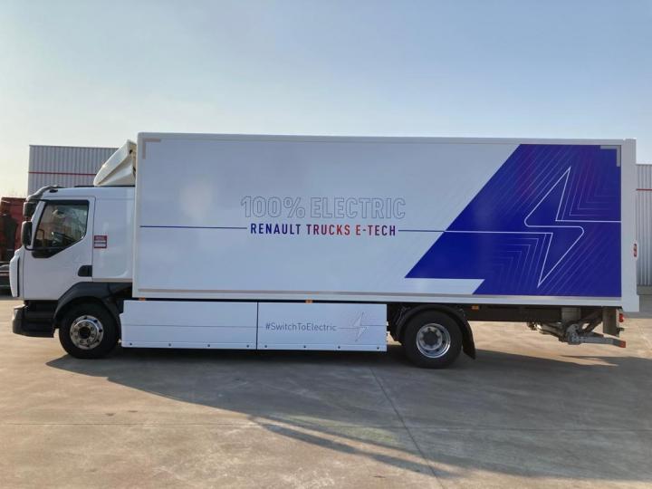Testdrive Renault Trucks D16T E-Tech side view