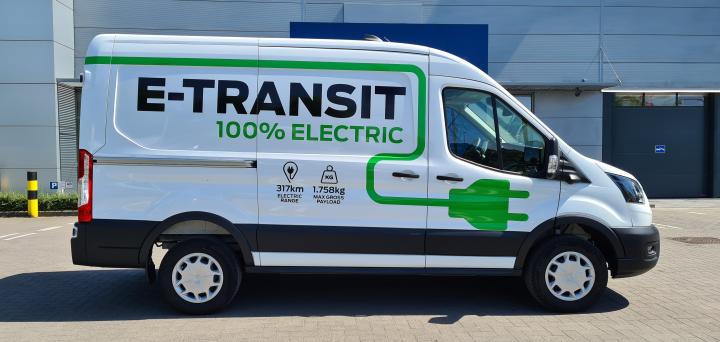 Testverslag Drivolution Ford E-Transit, side view