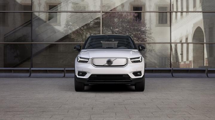 VOLVO XC40 P8 Recharge front view