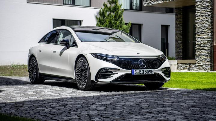 Mercedes-Benz EQS 450+ front view